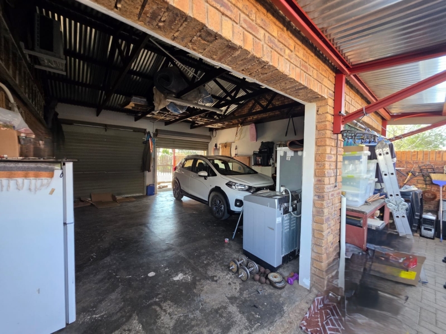 2 Bedroom Property for Sale in Verwoerdpark Northern Cape
